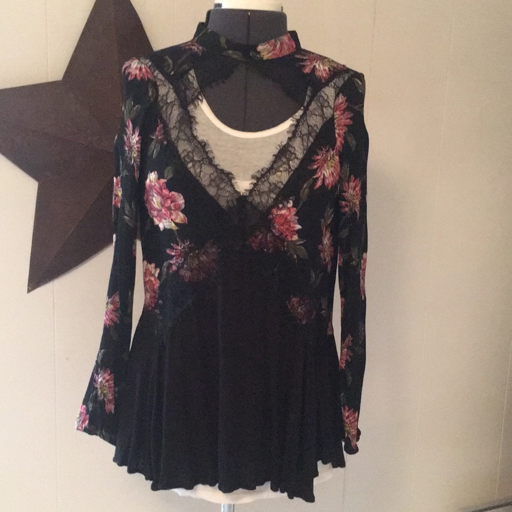 💐The Buckle Stunning top by Daytrip💐